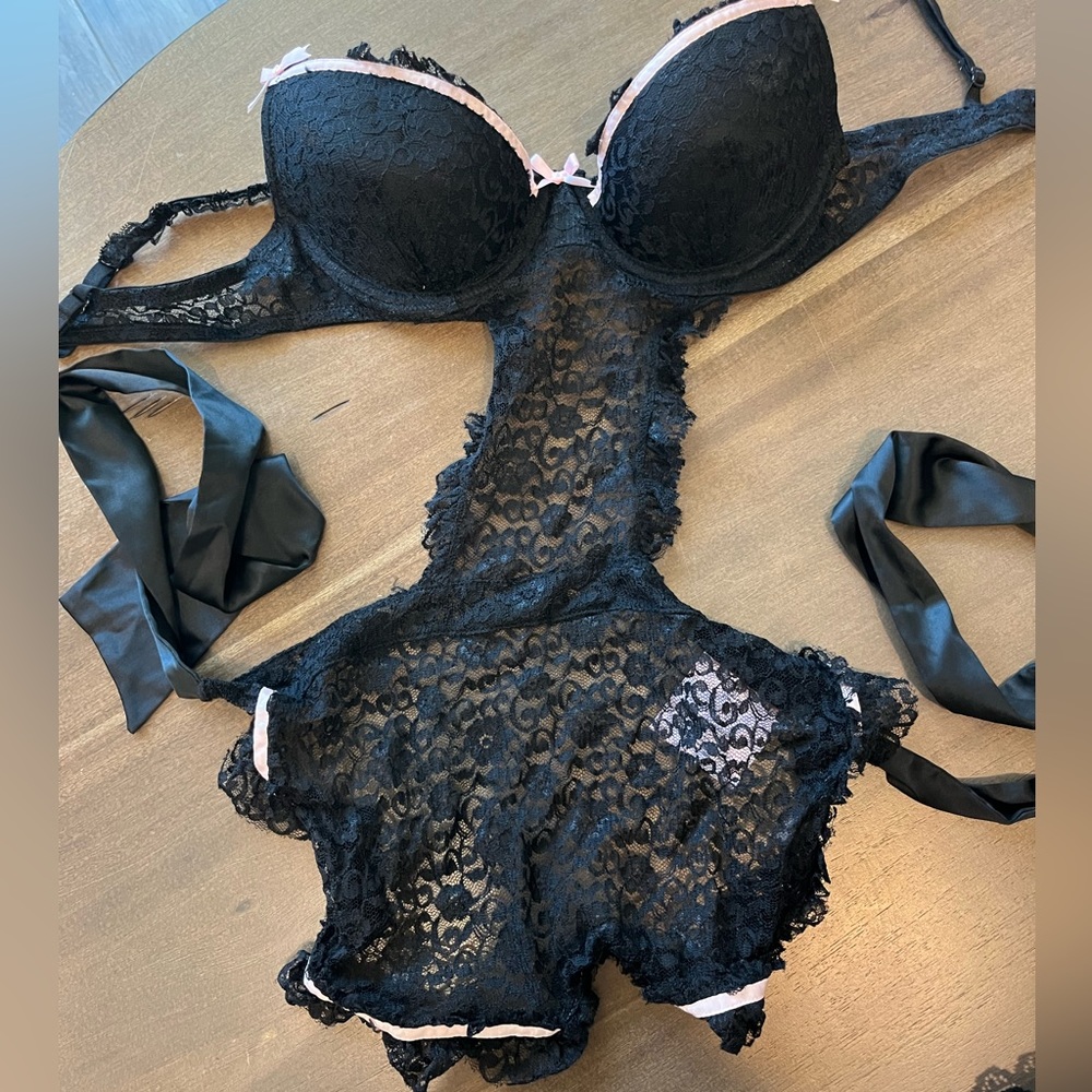 Victoria’s Secret 3 piece black lace set - Picture 2 of 14
